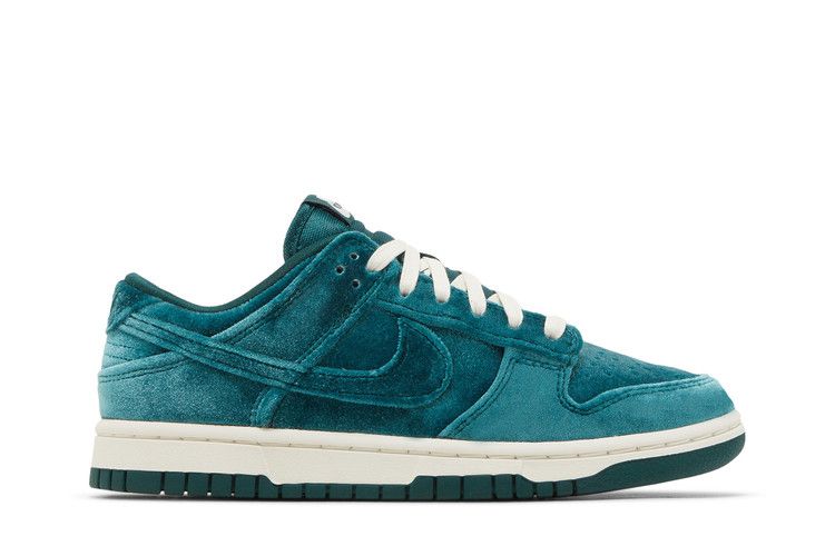 Nike Dunk Low 'Green Velvet'