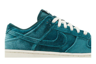 Nike Dunk Low 'Green Velvet'