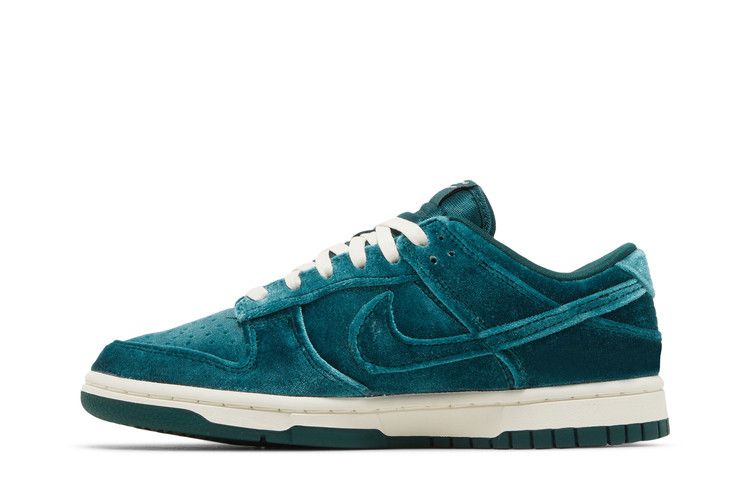 Nike Dunk Low 'Green Velvet'