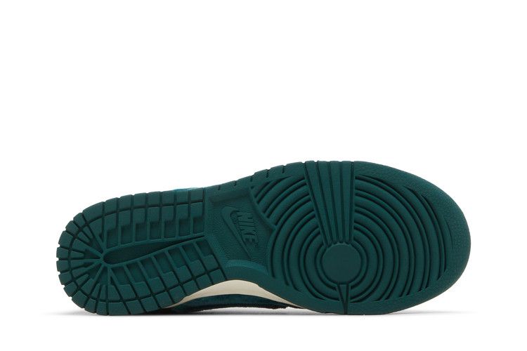 Nike Dunk Low 'Green Velvet'