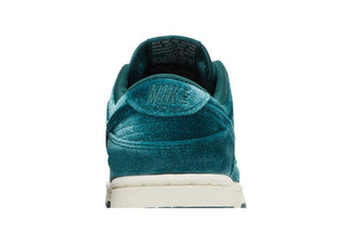 Nike Dunk Low 'Green Velvet'