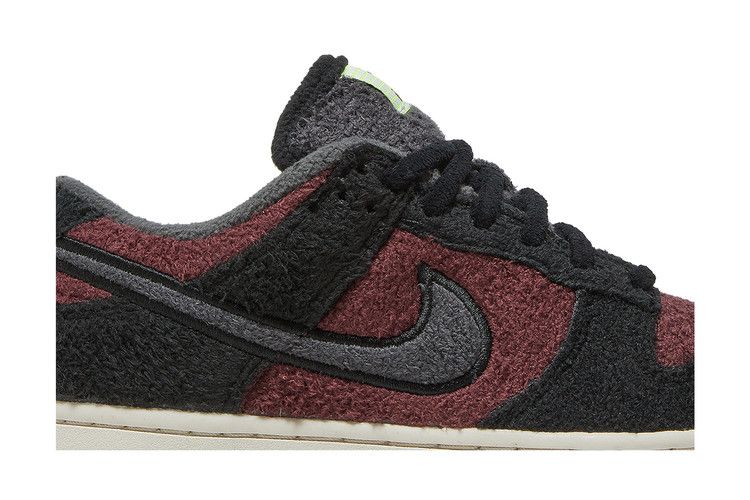 Nike Dunk Low SE 'Fleece - Burgundy Crush'