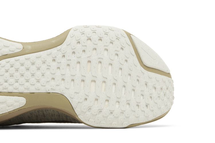 Nike ZoomX Invincible 3 'Dark Stucco'