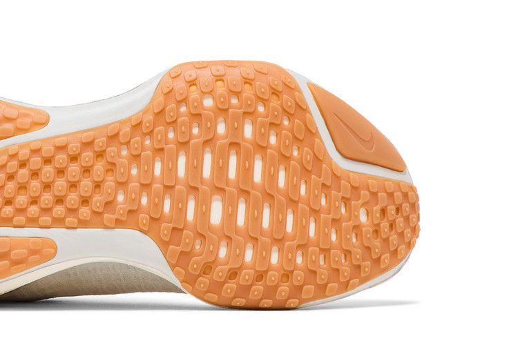 Nike ZoomX Invincible 3 'Light Bone Sail Gum'