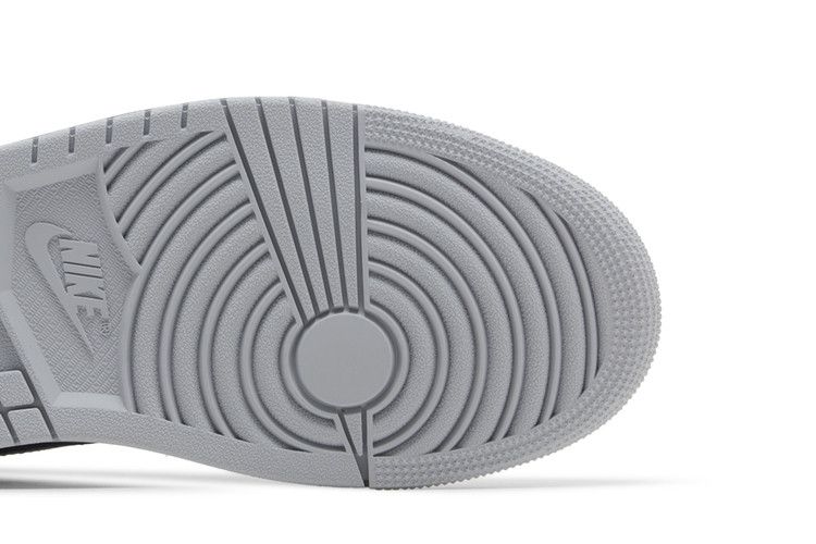 Air Jordan 1 Mid 'Wolf Grey Midnight Navy'