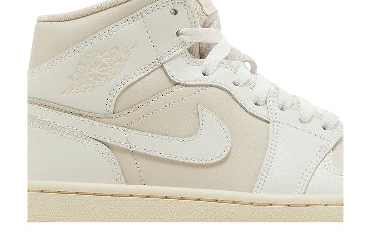 Air Jordan 1 Mid 'Legend Light Brown'