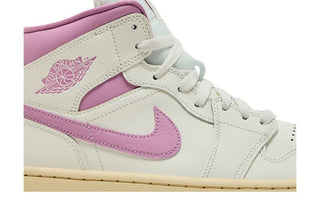 Air Jordan 1 Mid 'Strawberries & Cream'