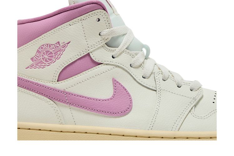 Air Jordan 1 Mid 'Strawberries & Cream'