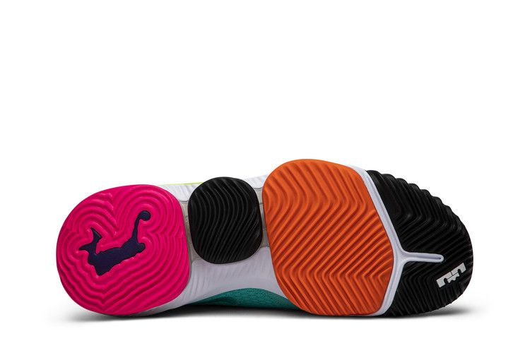 Nike LeBron 16 Low 'Air Max Trainer 2'