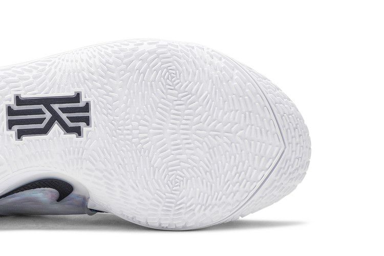 Nike Kyrie Low 2 'Multi-Color'