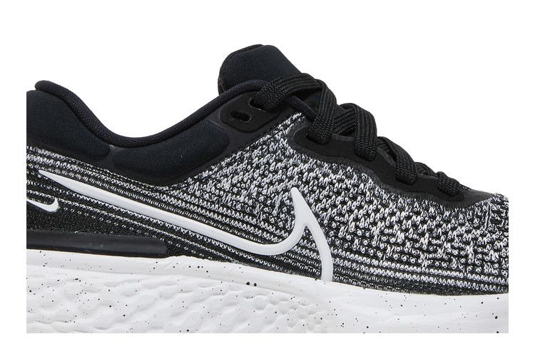 Nike ZoomX Invincible Run Flyknit 'White Black'