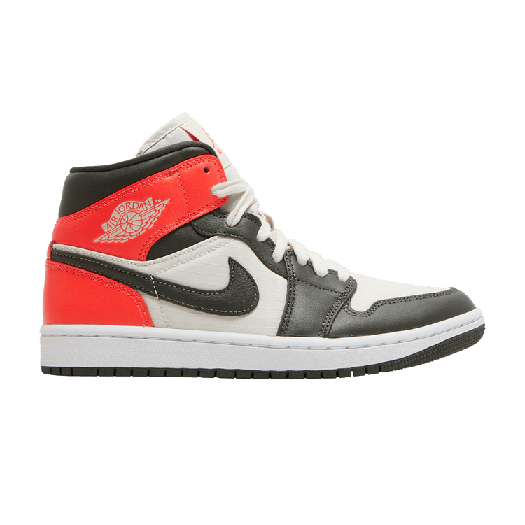 Air Jordan 1 Mid SE 'Newsprint'