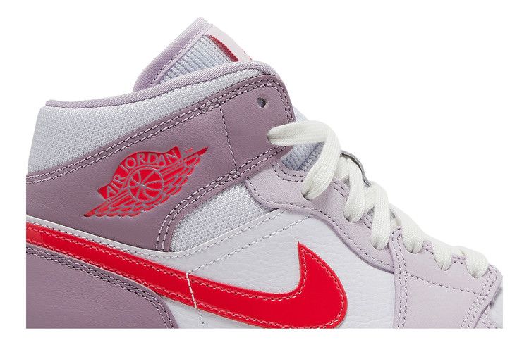 Air Jordan 1 Mid 'Valentine's Day'