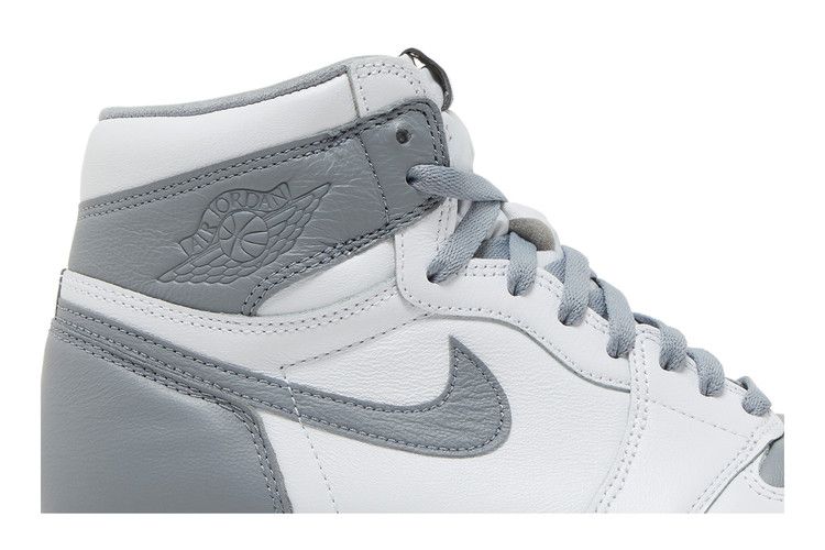 Air Jordan 1 Retro High OG 'Stealth'