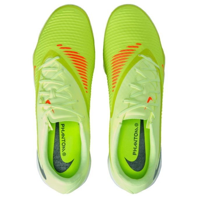 Nike Phantom 6 Academy Turf