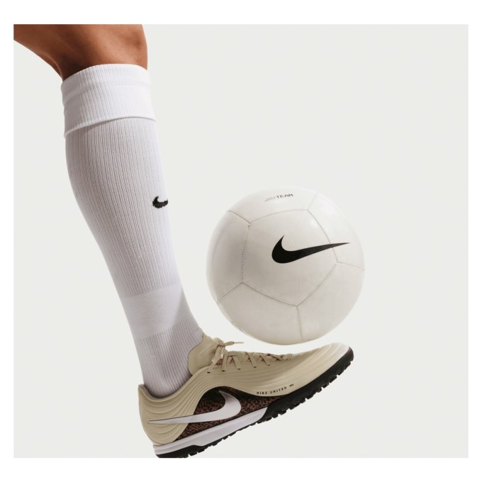 Nike United Tiempo Maestro Academy Turf